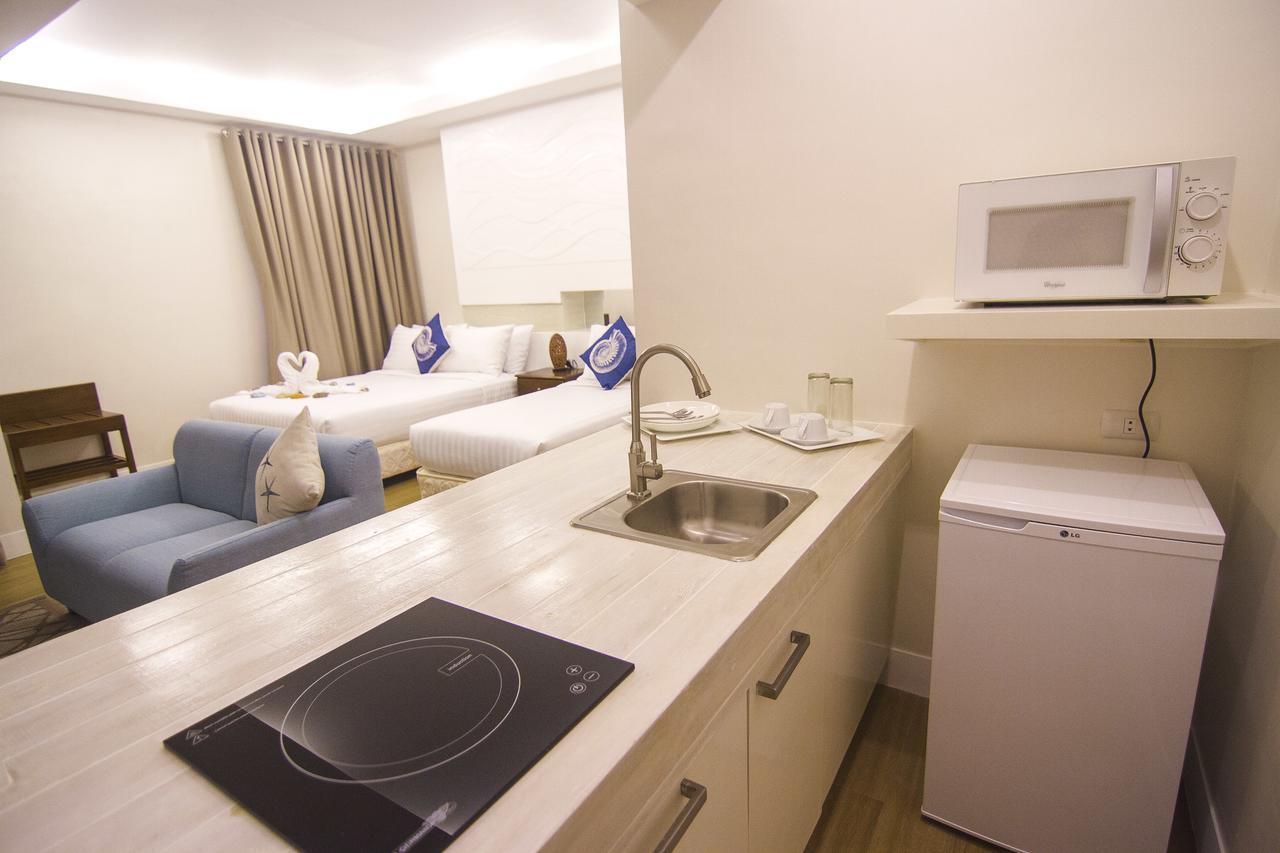 The Reef Hotel And Residences Олонгапо Номер фото